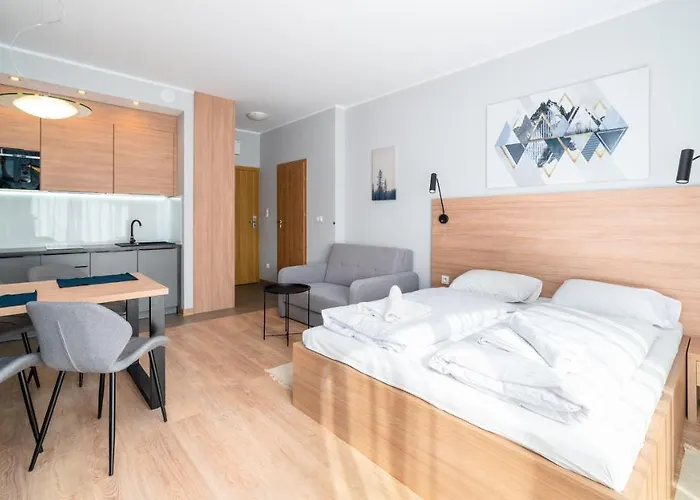 Karkonosze, Sun & Snow 스클라르스카포렘바